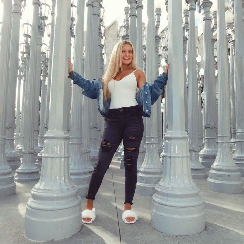 Meet your Posher, Caitlin